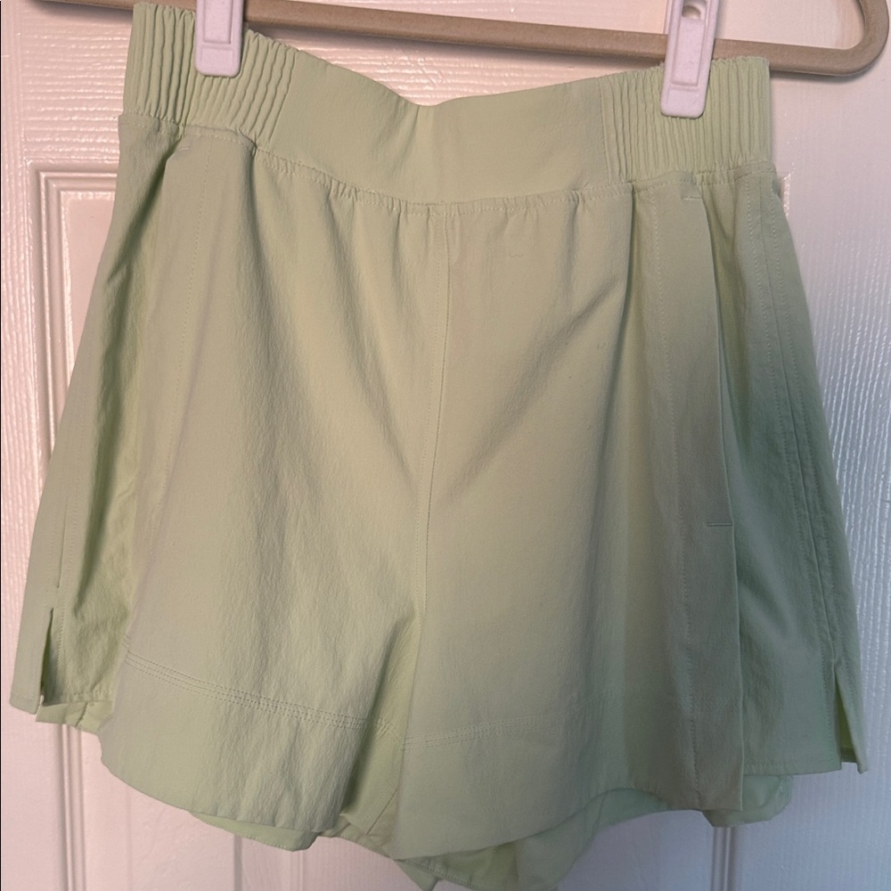 Like NEW WOT Lululemon Kohlrabi green shorts!